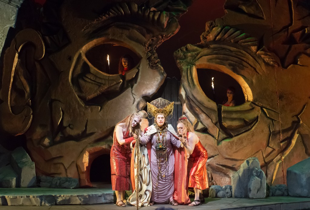 Joyce Castle (Klytamenstra) in DMMO's production of Strauss' Elektra
